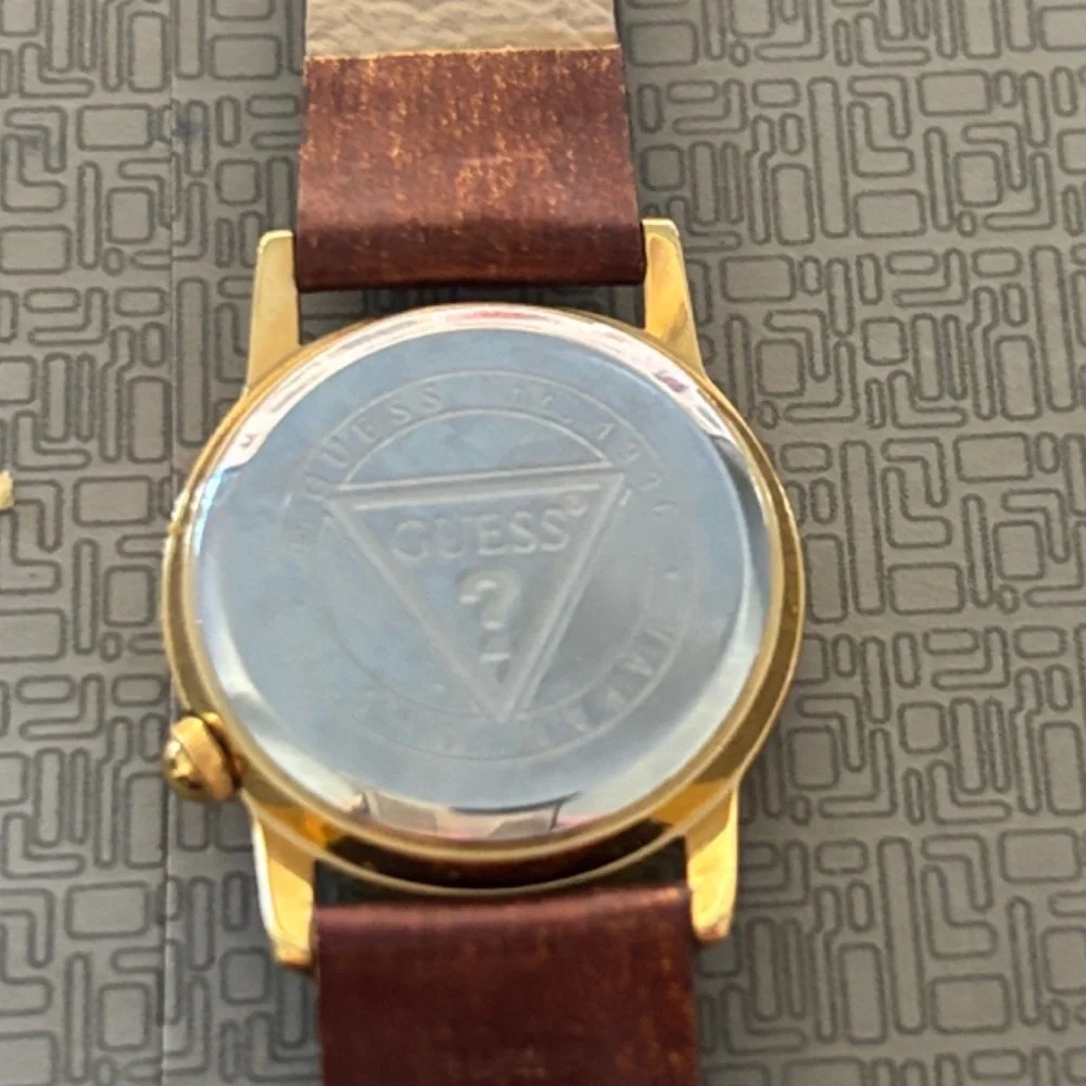 VINTAGE 1996 GUESS Brown Logo Leather Band Watch Needs Battery